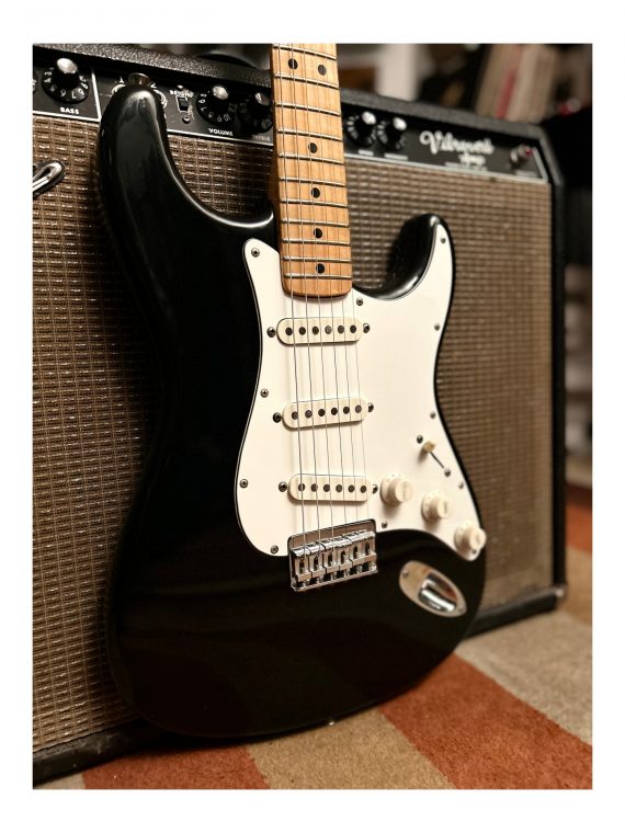 FENDER STRATOCASTER BLACK REFIN de 1976