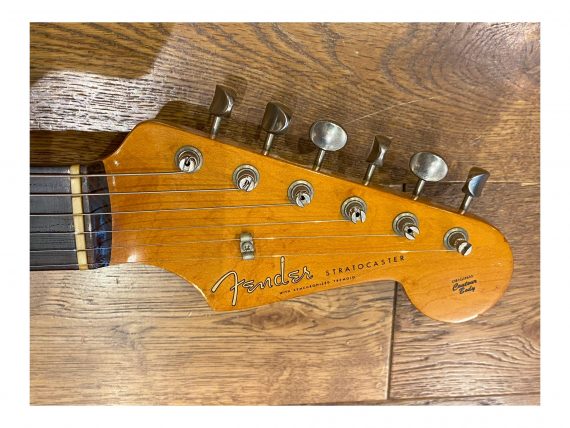 FENDER STRATOCASTER FIESTA RED REFIN de 1959