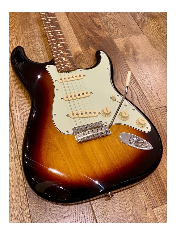FENDER STRATOCASTER VINTERA de 2021