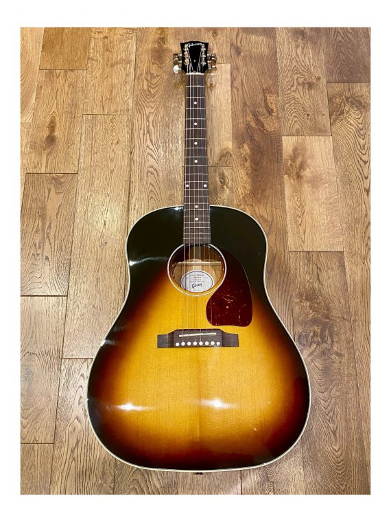 GIBSON J-45 STANDARD de 2025