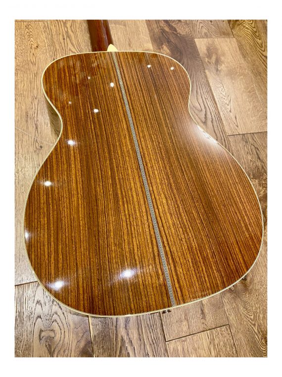 MARTIN 000-28EC SUNBURST ERIC CLAPTON SIGNATURE de 2011