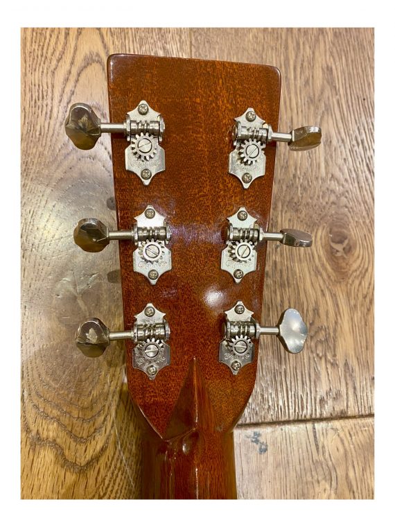MARTIN 000-28EC SUNBURST ERIC CLAPTON SIGNATURE de 2011