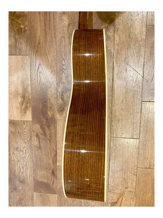 MARTIN 000-28EC SUNBURST ERIC CLAPTON SIGNATURE de 2011