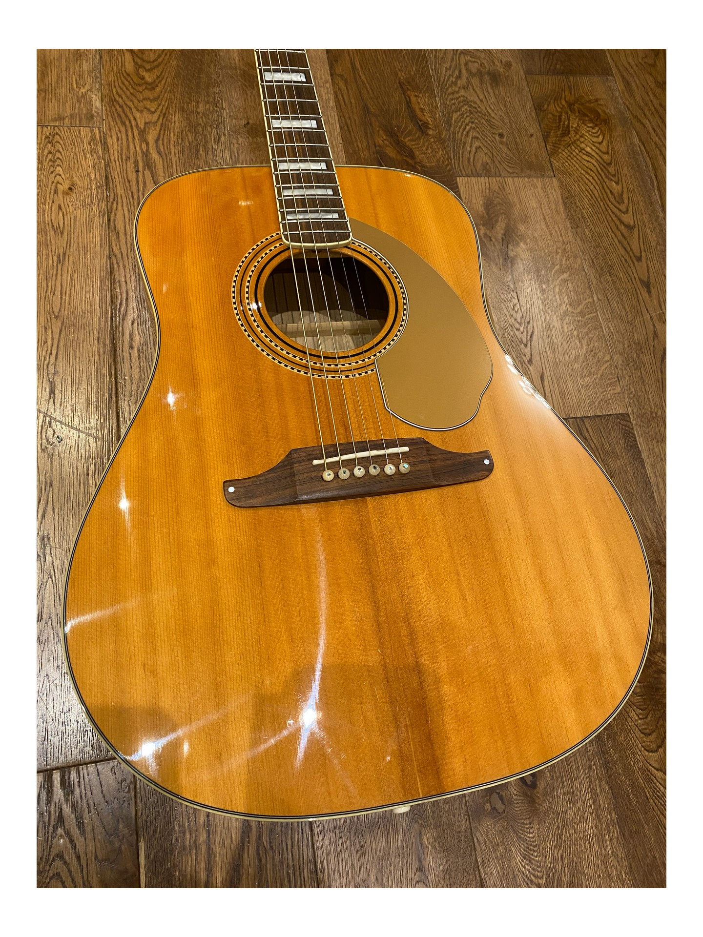 Fender Kingman Elvis Presley Signature Model de 2012