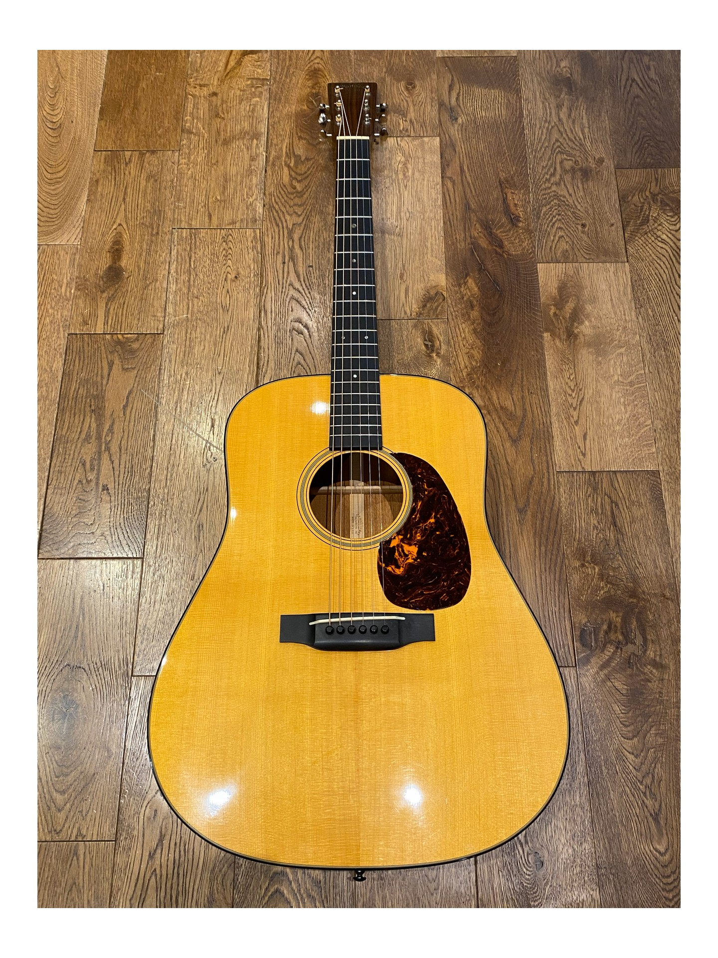 MARTIN D-18V de 2011