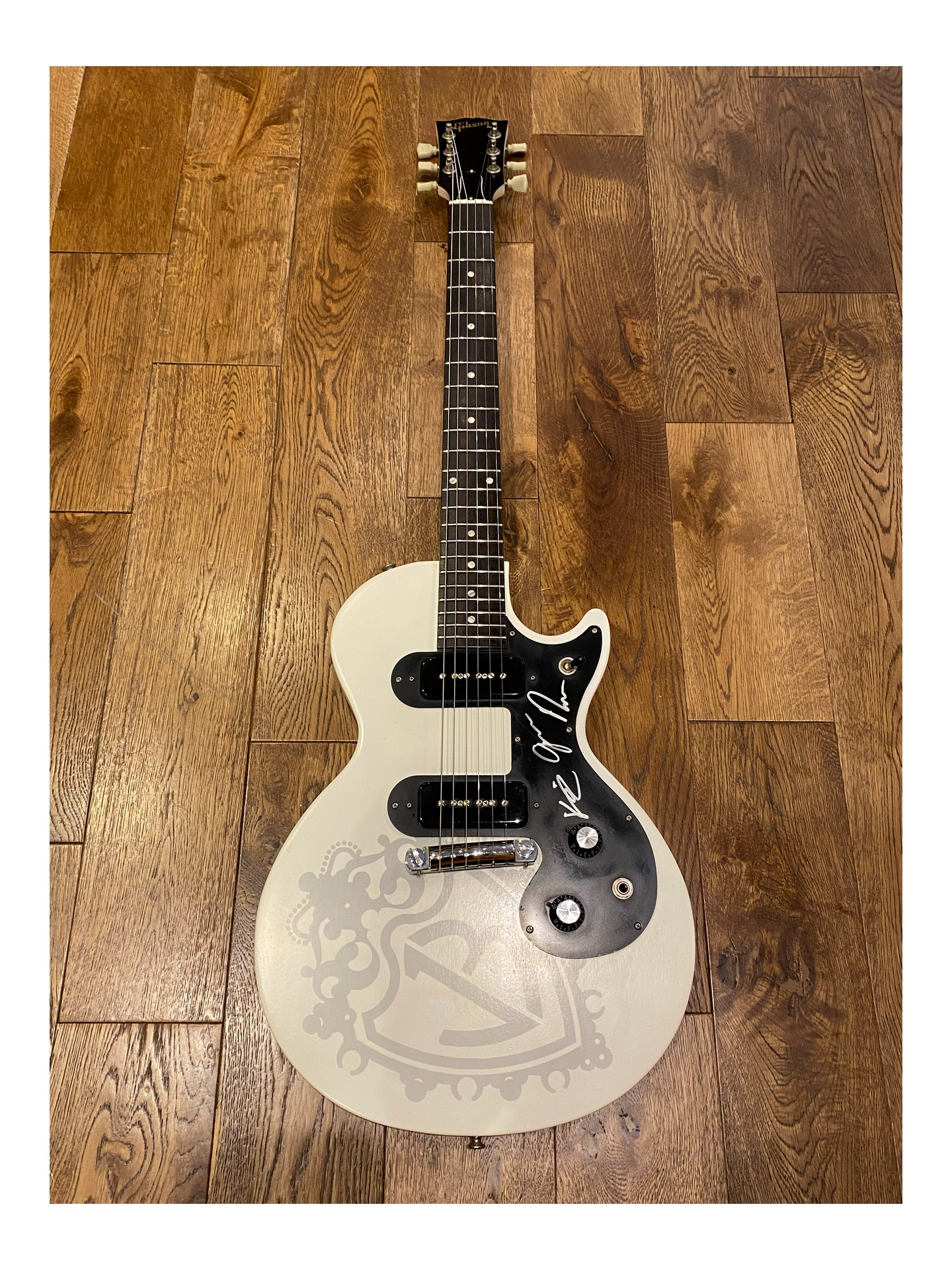 GIBSON Jonas Brothers Signature Melody Maker (signed) 2010