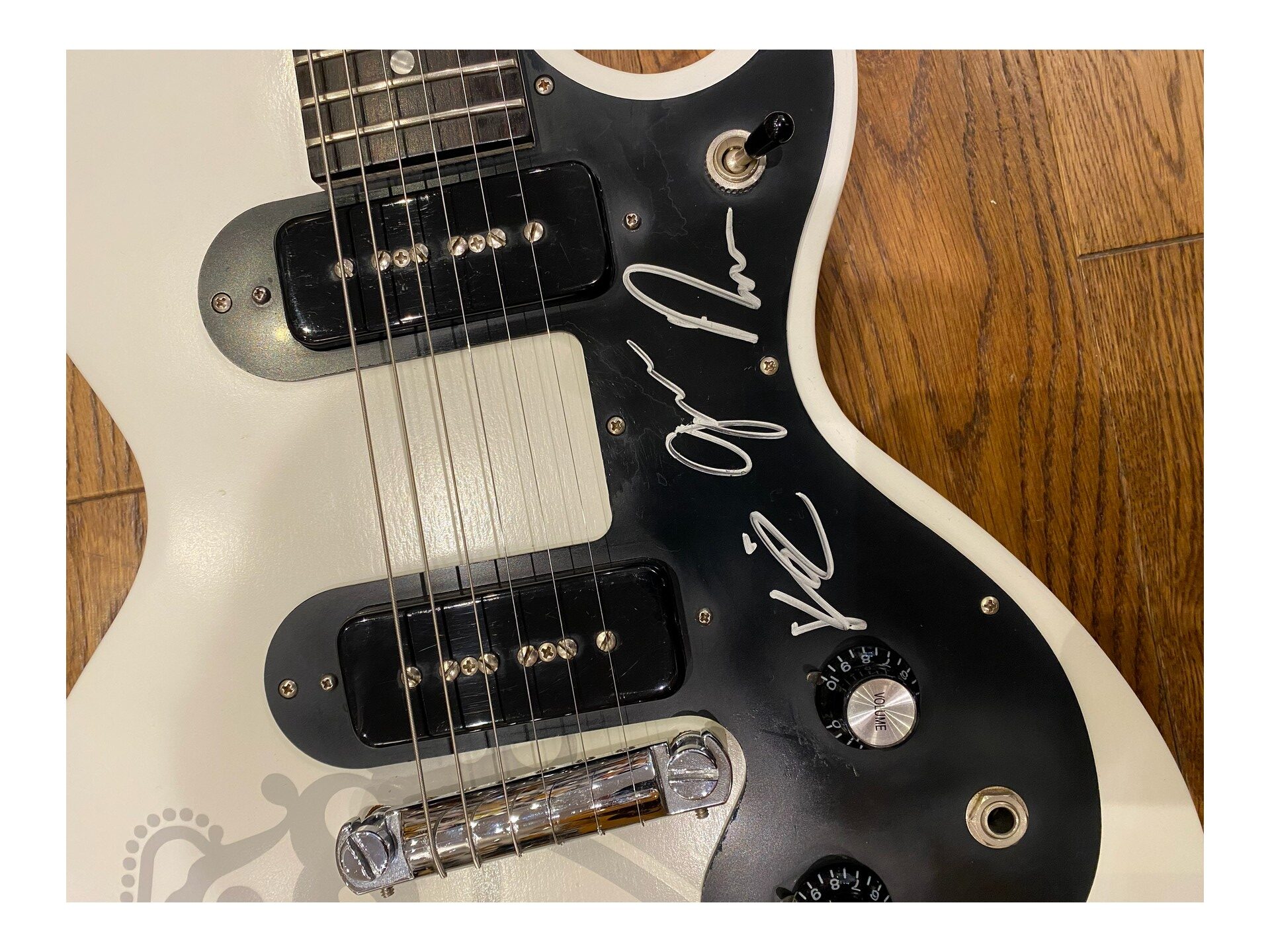 GIBSON Jonas Brothers Signature Melody Maker (signed) 2010
