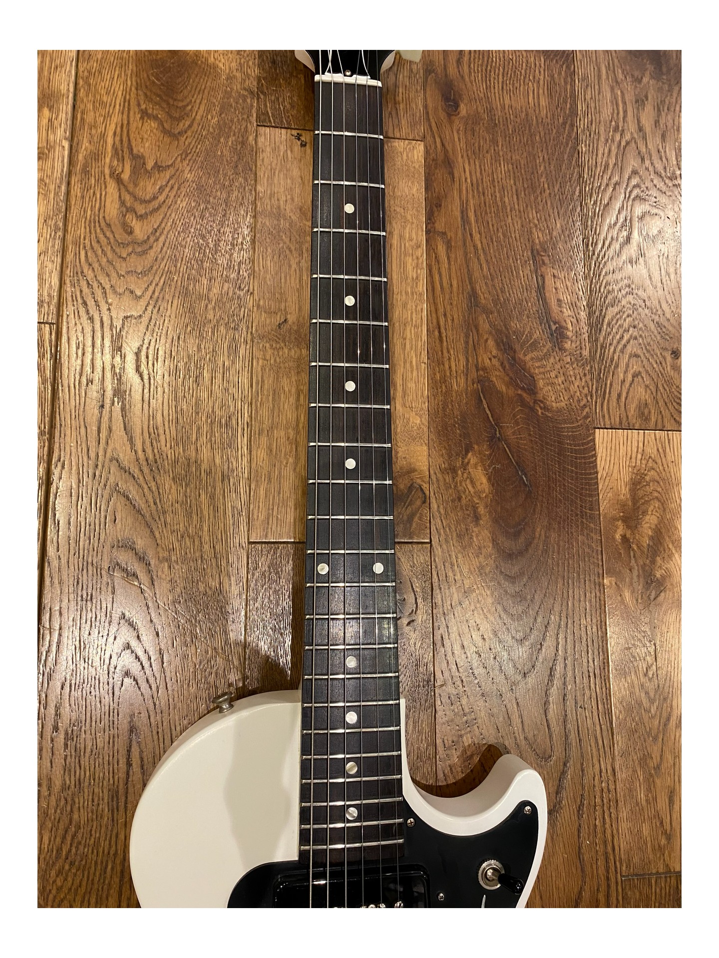 GIBSON Jonas Brothers Signature Melody Maker (signed) 2010