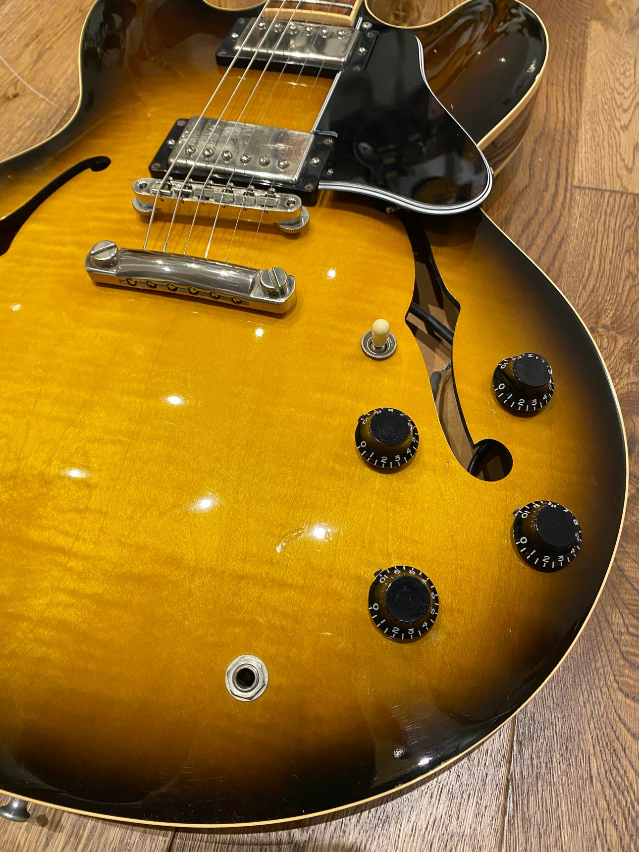 GIBSON ES-335 DOT Sunburst 2000